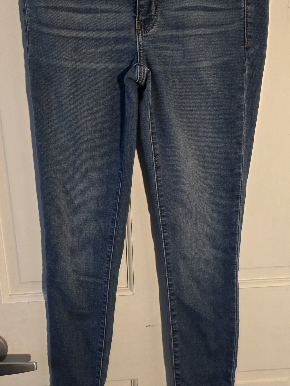 American Eagle  size 2 short.  jeans